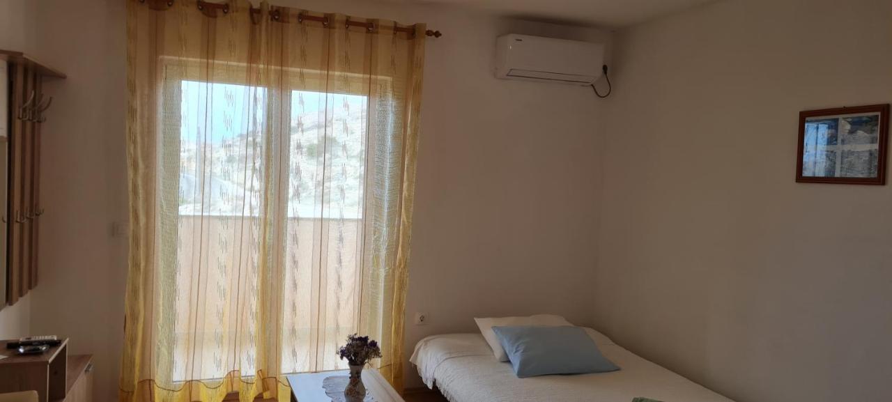 Apartment Zakarija Novalja