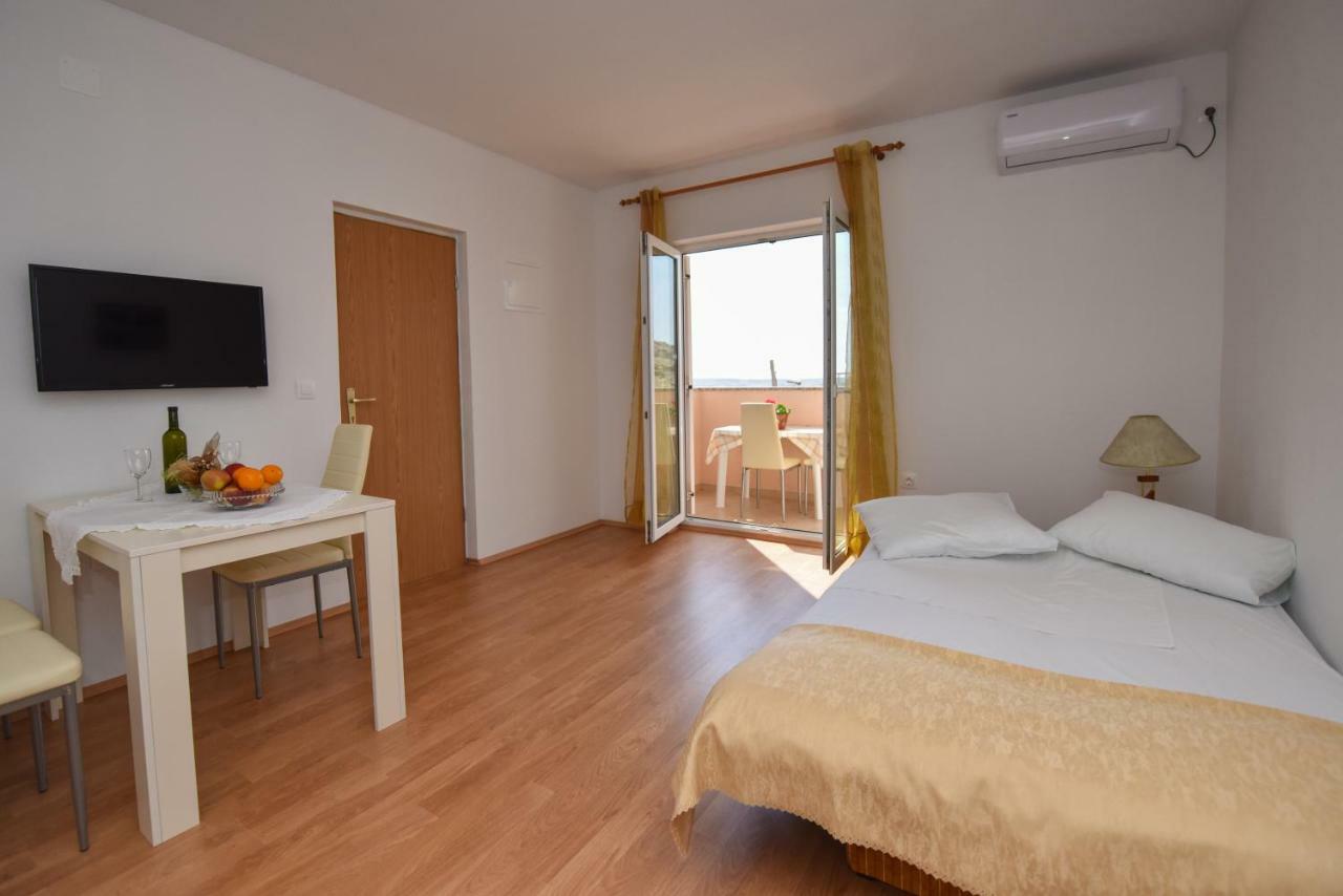 Apartment Zakarija Novalja